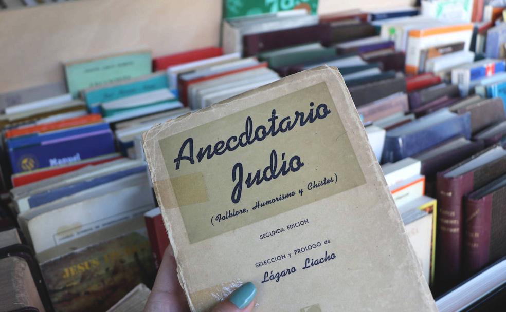 Uno de los libros de segunda mano que se puede encontrar en la feria. 