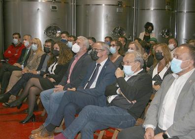 Imagen secundaria 1 - Imagen de las entregas de premios celebrada en el Palacio de Canedo. 