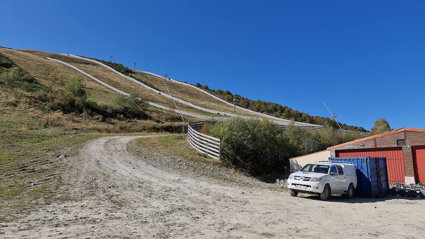 La aprobación del expediente desbloquea el avance en las obras de modernización de la estación de esquí que arrancarán «la próxima temporada» | La inversión de 8,8 millones de euros supondrá «un importante impulso socioeconómico» en el municipio de Villablino y la montaña leonesa