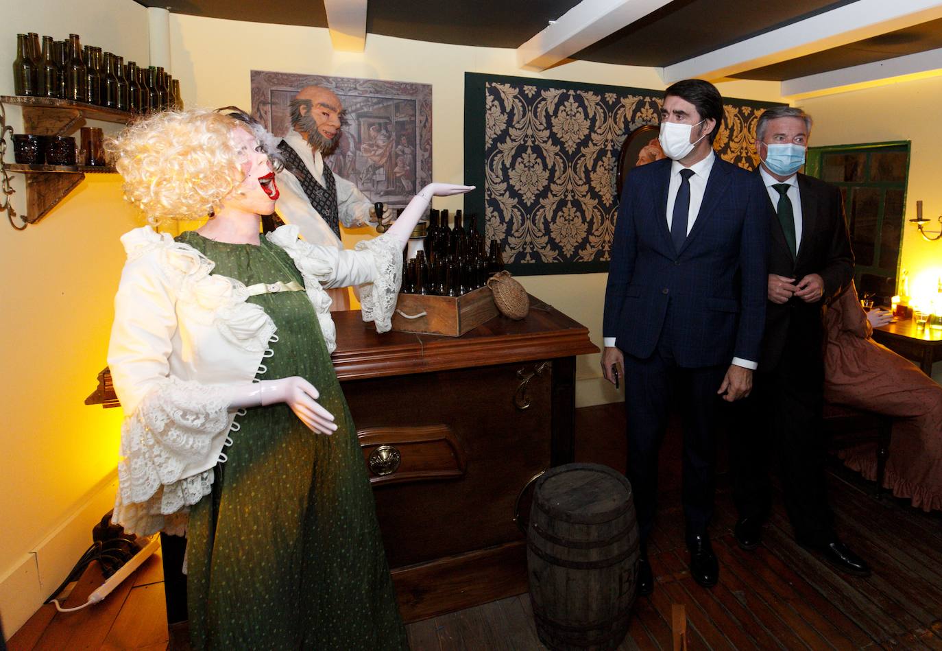 El alcalde de Carracedelo, entrega el Premio 'Con C de Cultura de Carracedelo', al empresario berciano José Luis Prada. La entrega del galardón coincide con la presentación de la exposición temporal del Museo Munic de Carracedelo sobre Sir Arthur Conan Doyle y su personaje literario Sherlock Holmes. 