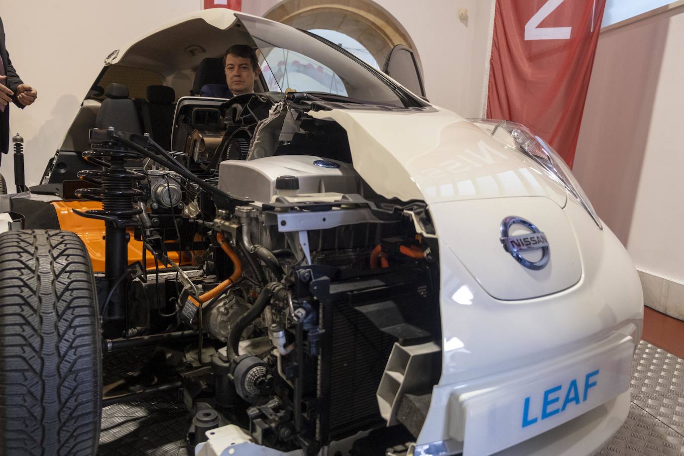 El presidente de la Junta de Castilla y León, Alfonso Fernández Mañueco, participa en el acto de presentación del acuerdo de Nissan con el Museo de la Automoción de Salamanca. También acude el alcalde de Salamanca, Carlos García Carbay.