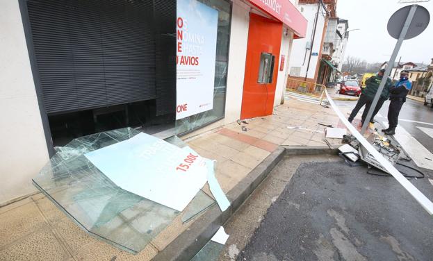 Galería. Imagel del atraco al cajero en Toral de los Vados el pasado mes de diciembre.