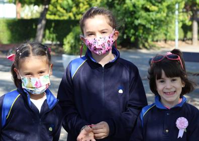 Imagen secundaria 1 - El color rosa llena Peañacorada para concienciar sobre la investigación del cáncer de mama.