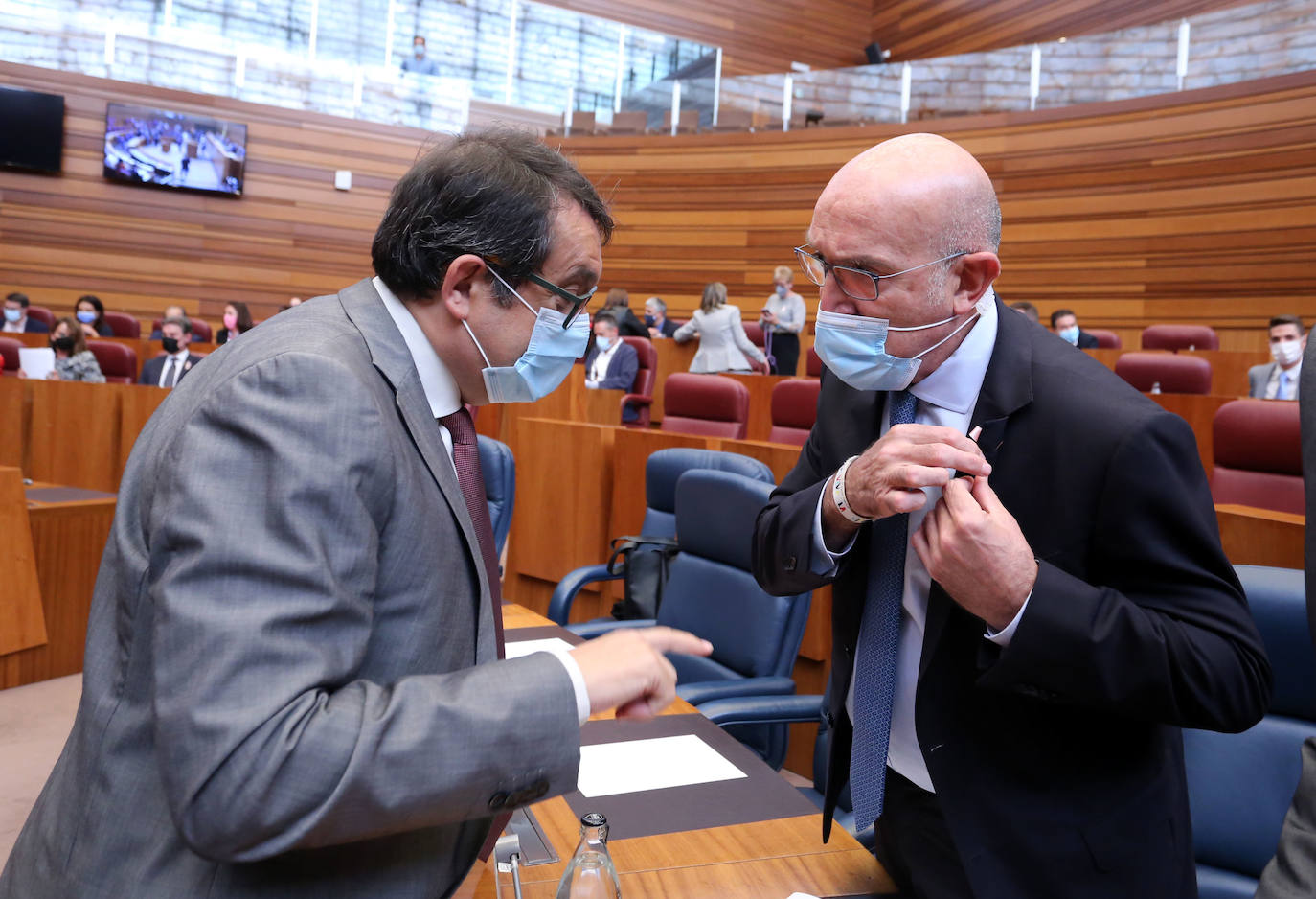 Los partidos debaten la situación de la comunidad y diferentes propuestas e iniciativas.