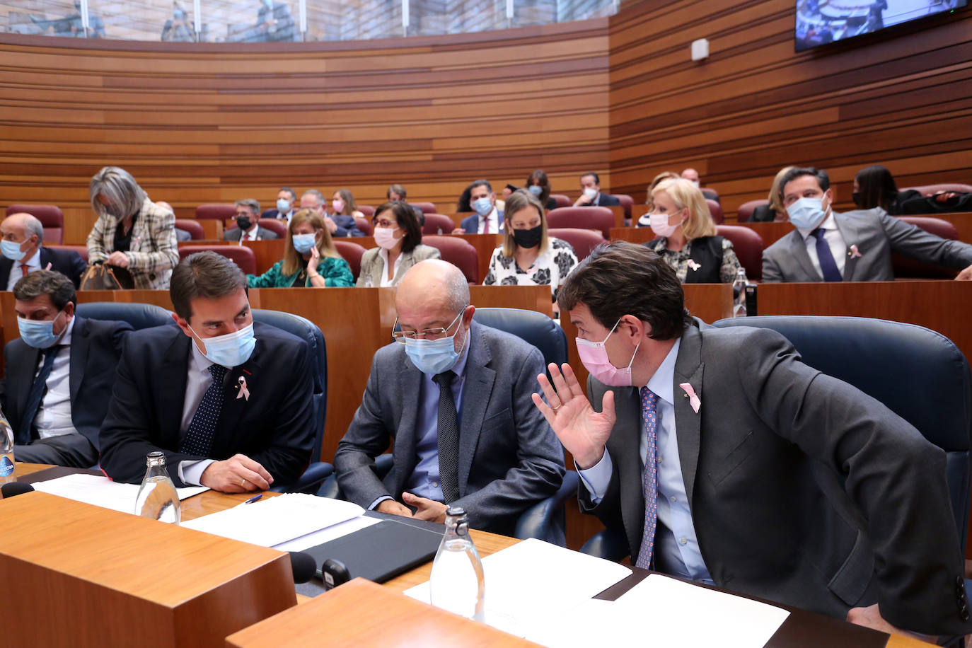 Los partidos debaten la situación de la comunidad y diferentes propuestas e iniciativas.