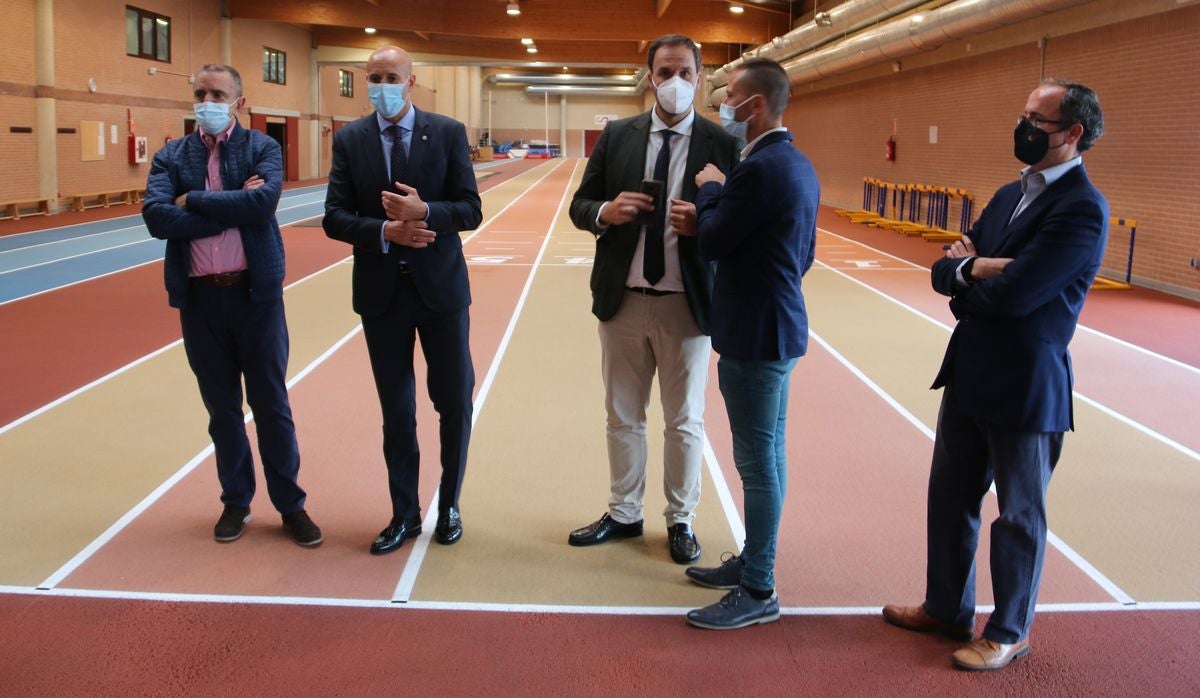 El presidente del Consejo Superior de Deportes (CSD), José Manuel Franco, visita el Centro de Alto Rendimiento de León (CAR).