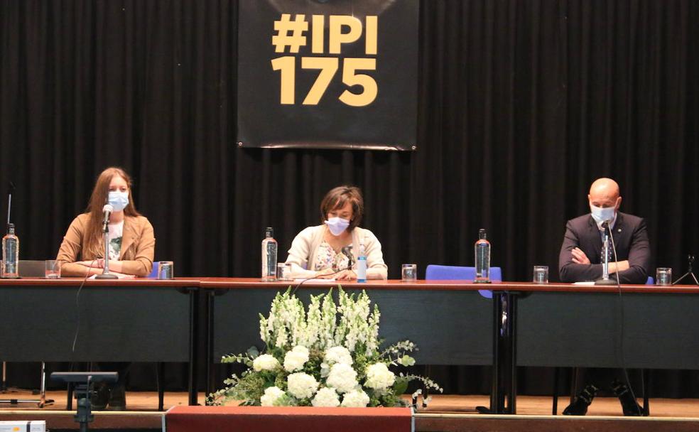 Acto de inauguración del aniversario del IES Padre Isla en León capital.