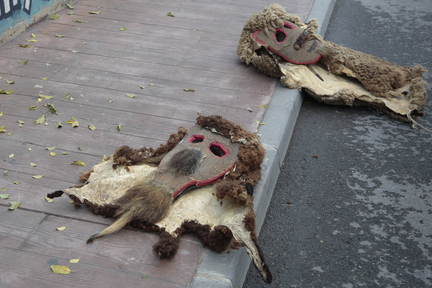 Desfile de mascarados y quema de un mascarado con motivo de la celebración del I Congreso Internacional de Carnaval.