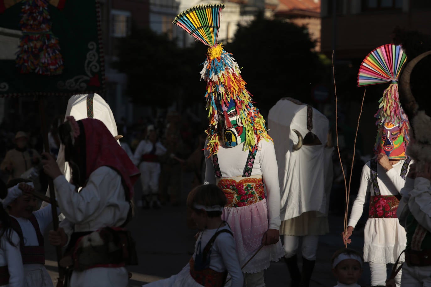 Desfile de mascarados y quema de un mascarado con motivo de la celebración del I Congreso Internacional de Carnaval.