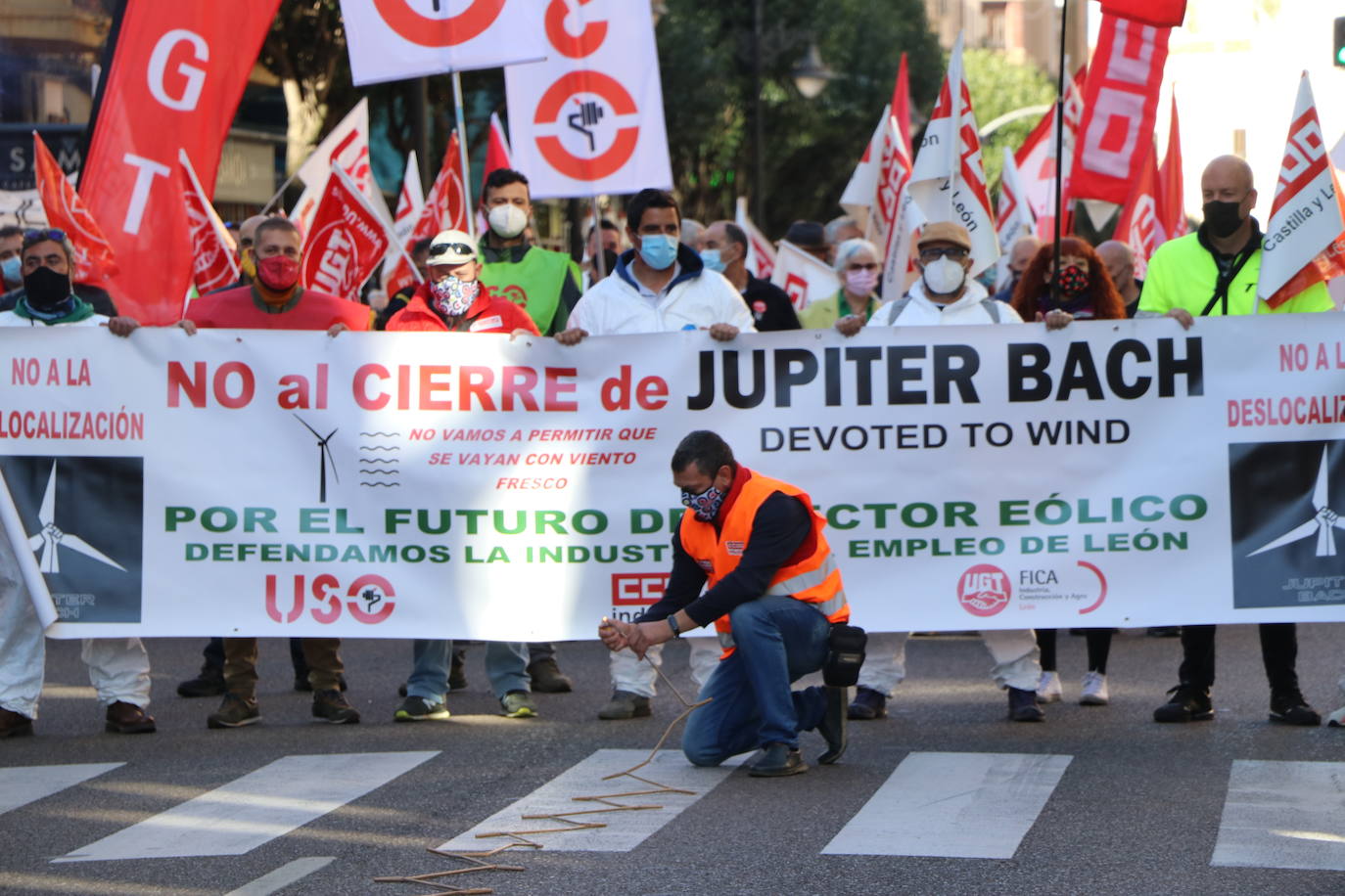 Reclaman que no haya deslocalización de sus puestos de trabajo y que no se siga adelante con la desindustrialización de León.