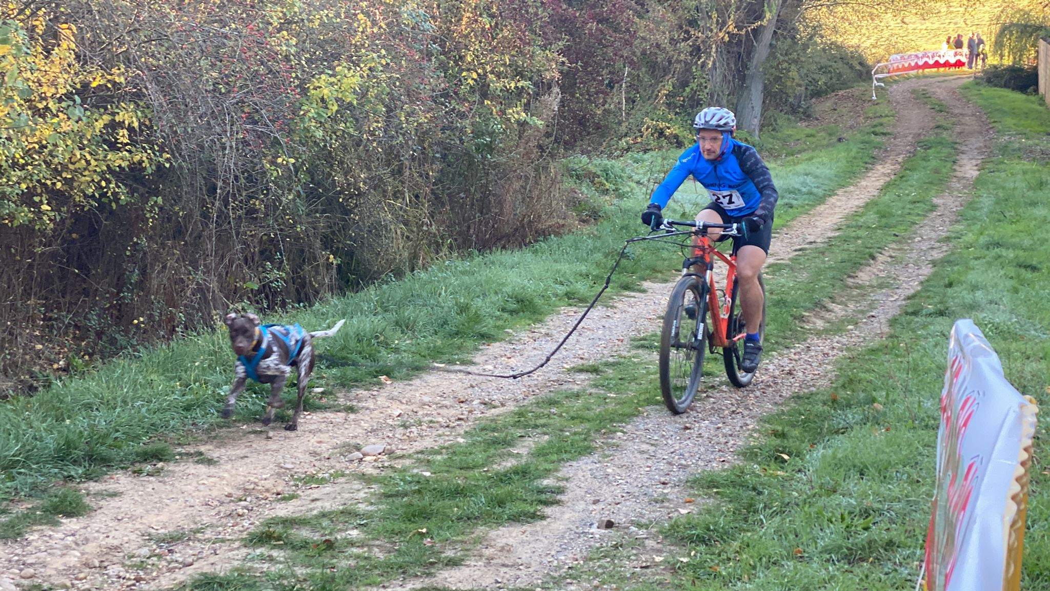 125 participantes de cuatro disciplinas han rodado con sus perros en la mañana de este domingo por las tierras de la Sobarriba.