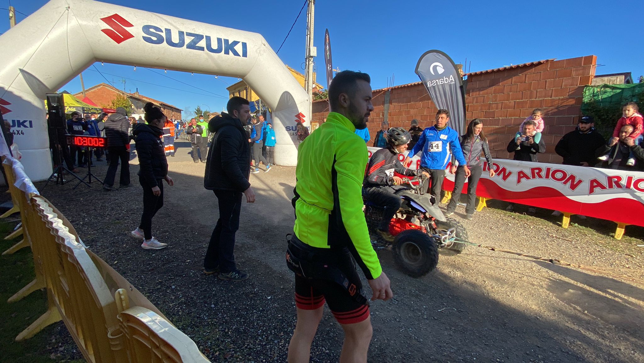125 participantes de cuatro disciplinas han rodado con sus perros en la mañana de este domingo por las tierras de la Sobarriba.