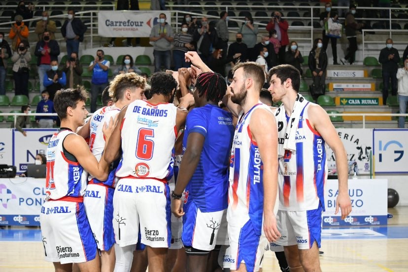 El Clínica Ponferrada se conjura durante su partido ante Clavijo.