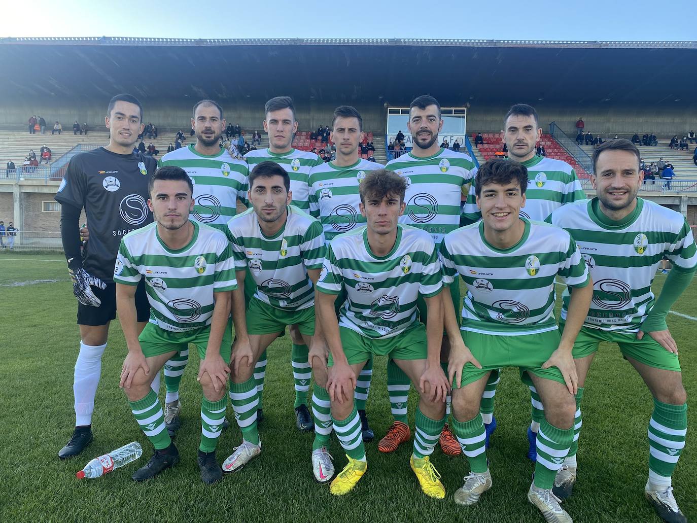 Formación del CD La Virgen en el Adolfo Suárez.