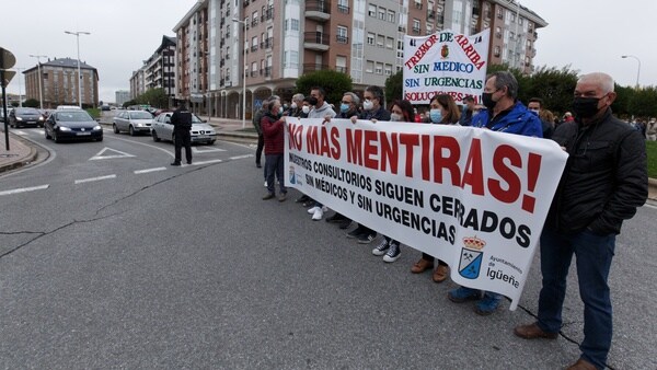 Manifestación en Ponferrada por el cierre de los consultorios médicos.