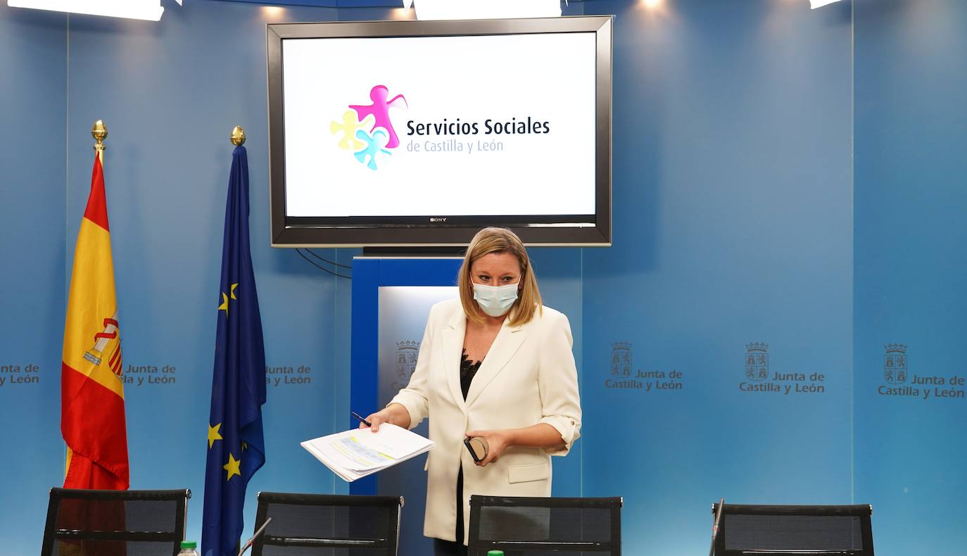 La consejera de Familia e Igualdad de Oportunidades, Isabel Blanco, preside la reunión de Renta Garantizada de Ciudadanía dentro del marco del Diálogo Social. 