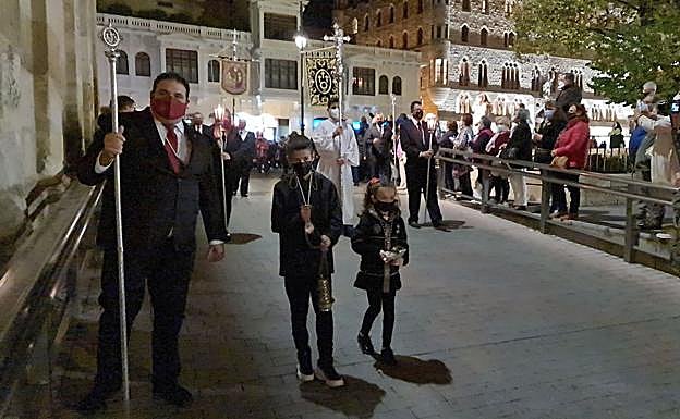 Galería. Imagen del acto procesional, este jueves, en el entorno de la iglesia de San Marcelo.