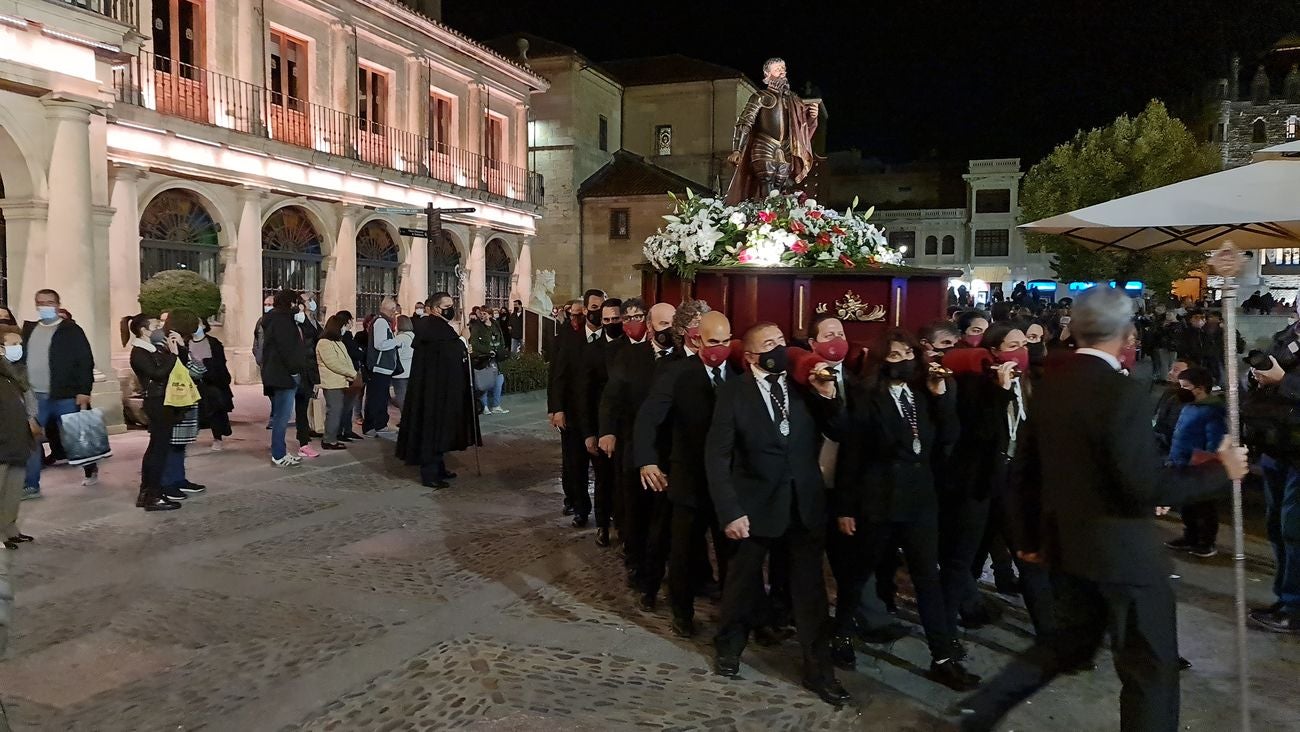La parroquia de San Marcelo, en colaboración con la Hermandad de Santa Marta y de la Sagrada Cena y la Cofradía de las Siete Palabras de Jesús en la Cruz, procesiona al santo cuyos restos reposan en la iglesia a la que da nombre en un emotivo acto seguido por numeroso público. 
