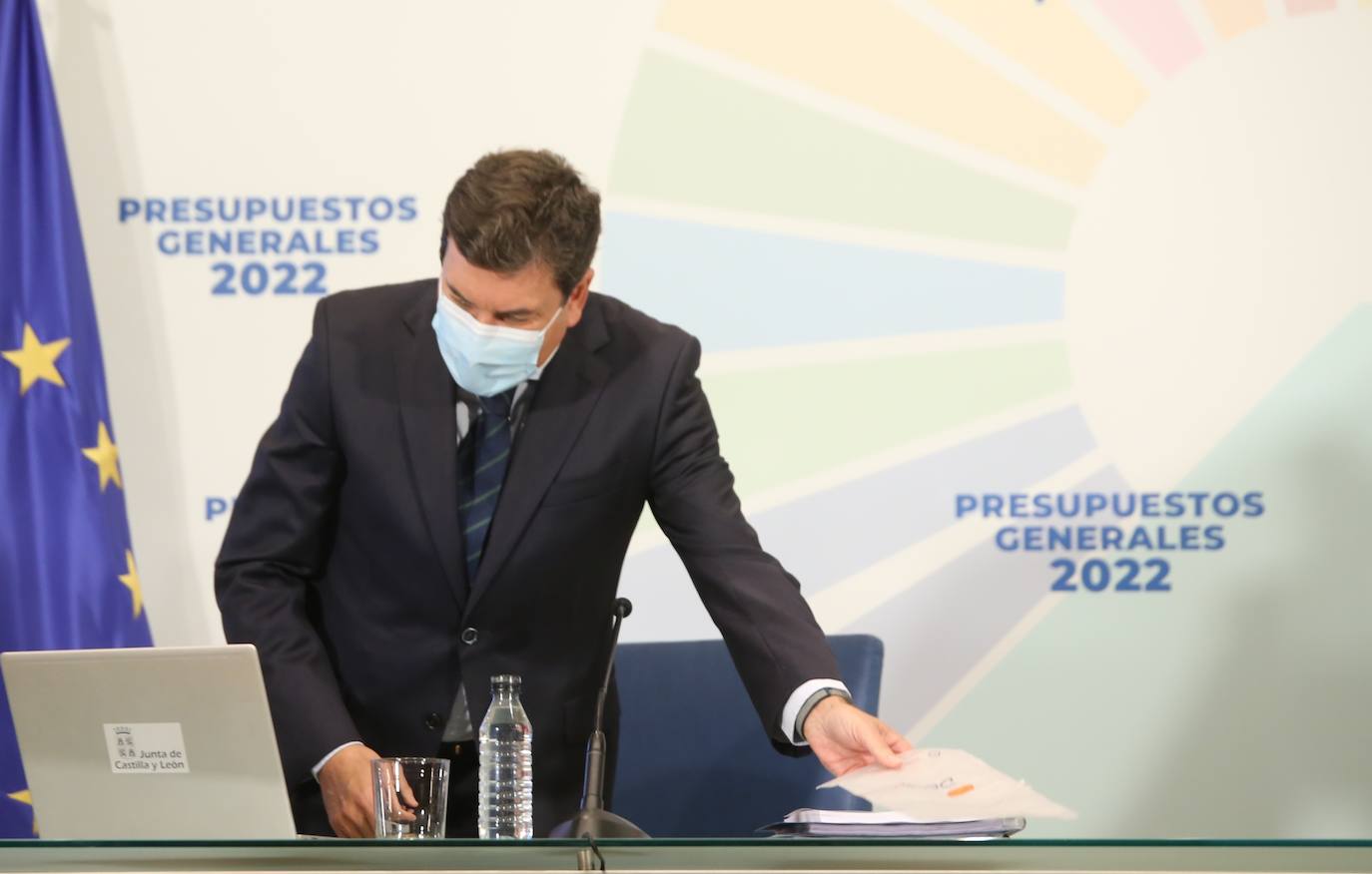 El consejero de Economía y Hacienda, Carlos Fernández Carriedo, analiza en rueda de prensa el Proyecto de Presupuestos Generales de la Comunidad de Castilla y León para el año 2022.