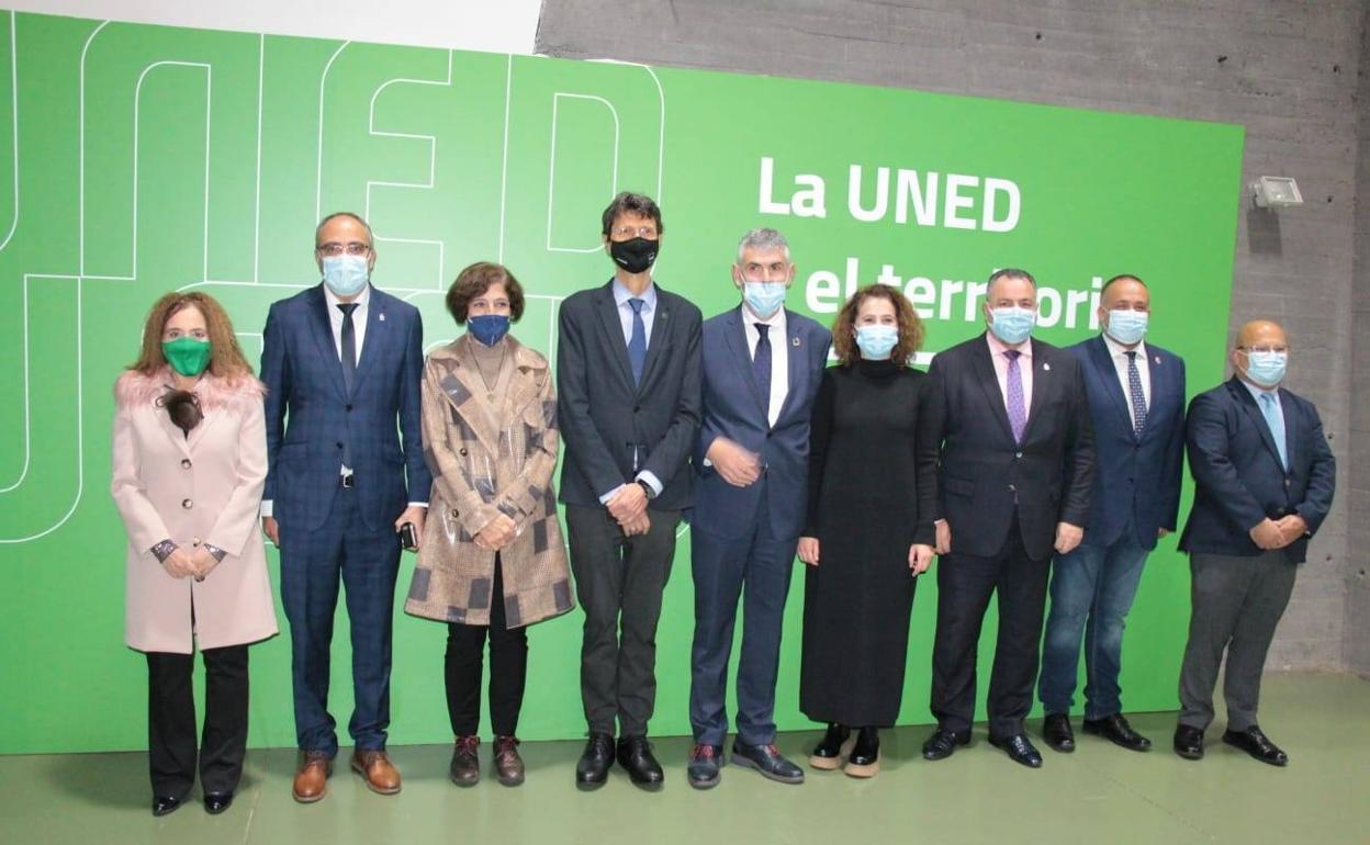 Autoridades en el acto de apertura del curso de la Uned.