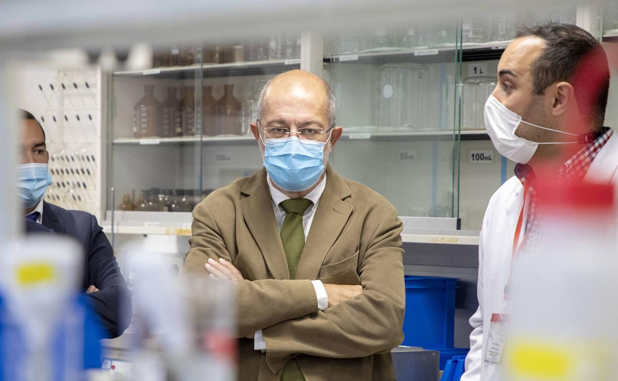 Francisco Igea este viernes en su visita a un centro de formación en Salamanca.