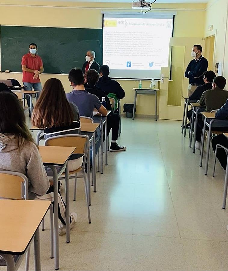 Los alumnos del Leonés asisten al ciclo de conferencias organizado por el Ministerio de Ciencia 