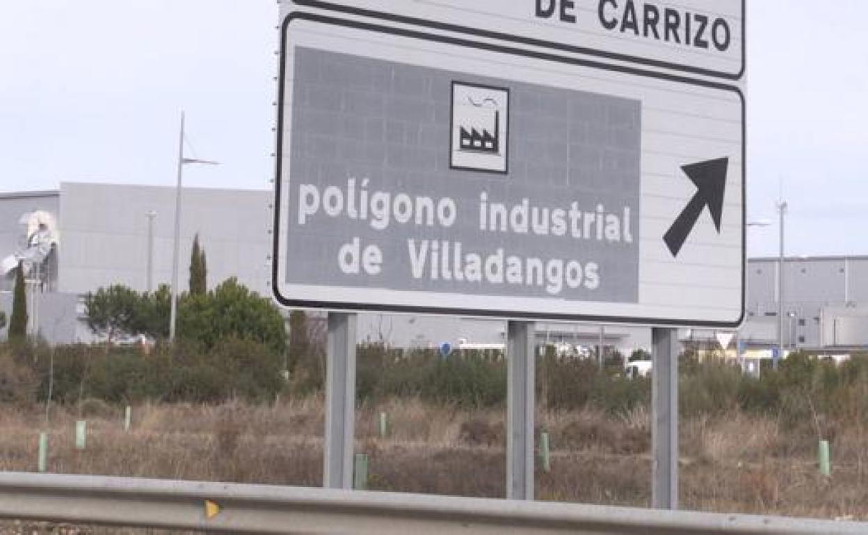 Imagen del acceso al polígono industrial de Villadangos. 