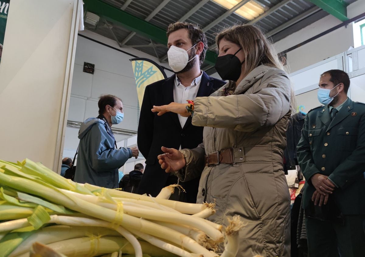 Mas de 70 stands de productos se han dado cita en la 48 edición de la Feria de San Simón en Sahagún.