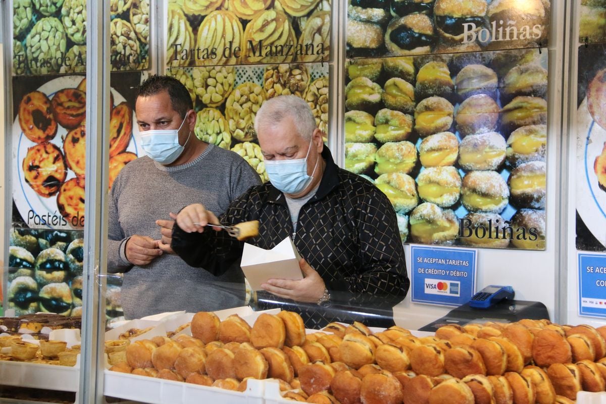 Mas de 70 stands de productos se han dado cita en la 48 edición de la Feria de San Simón en Sahagún.