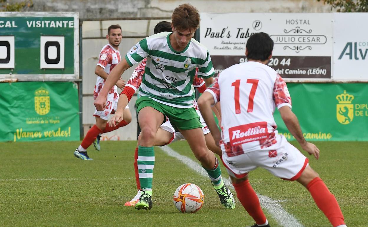 Guti, en una acción de partido ante el Guijuelo.