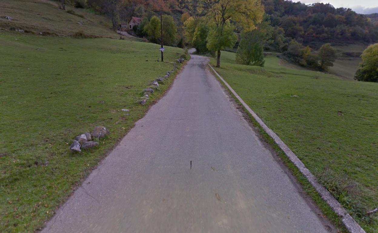 Imagen de la carretera que une Posada de Valdeón y Cain. 