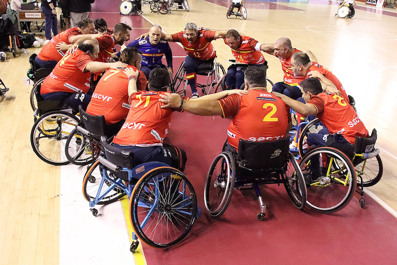 España disputa su primer partido internacional de esta modalidad en León ante Portugal, con triunfo para los lusos.