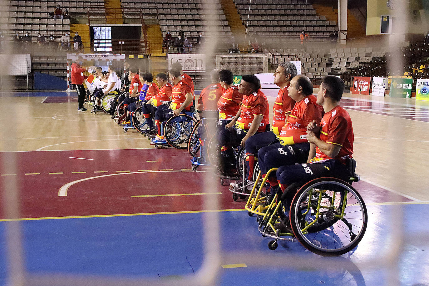 España disputa su primer partido internacional de esta modalidad en León ante Portugal, con triunfo para los lusos.