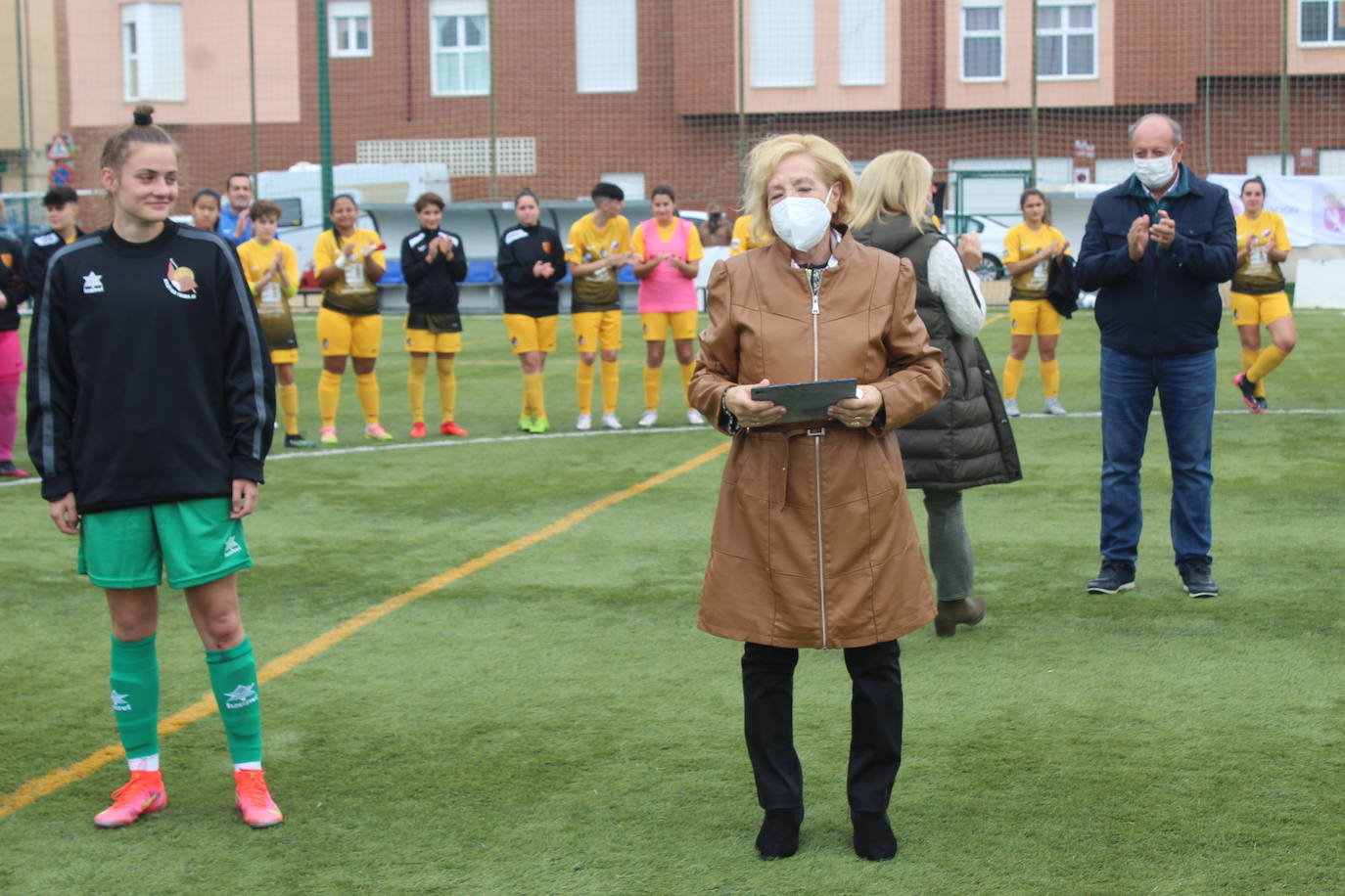 La I Copa Diputación de fútbol femenino ha servido para realizar un tributo a una de las grandes impulsoras de este deporte en la provincia