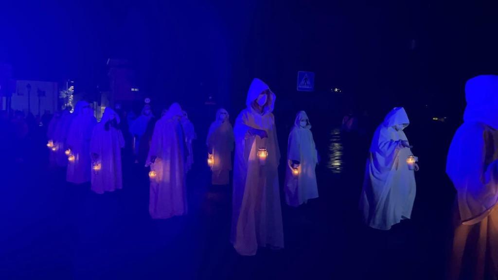 La 'comitiva de difuntos' completó este domingo el recorrido entre el Ayuntamiento de Fabero y el Pozo Julia en una tradición recuperada en la localidad berciana.