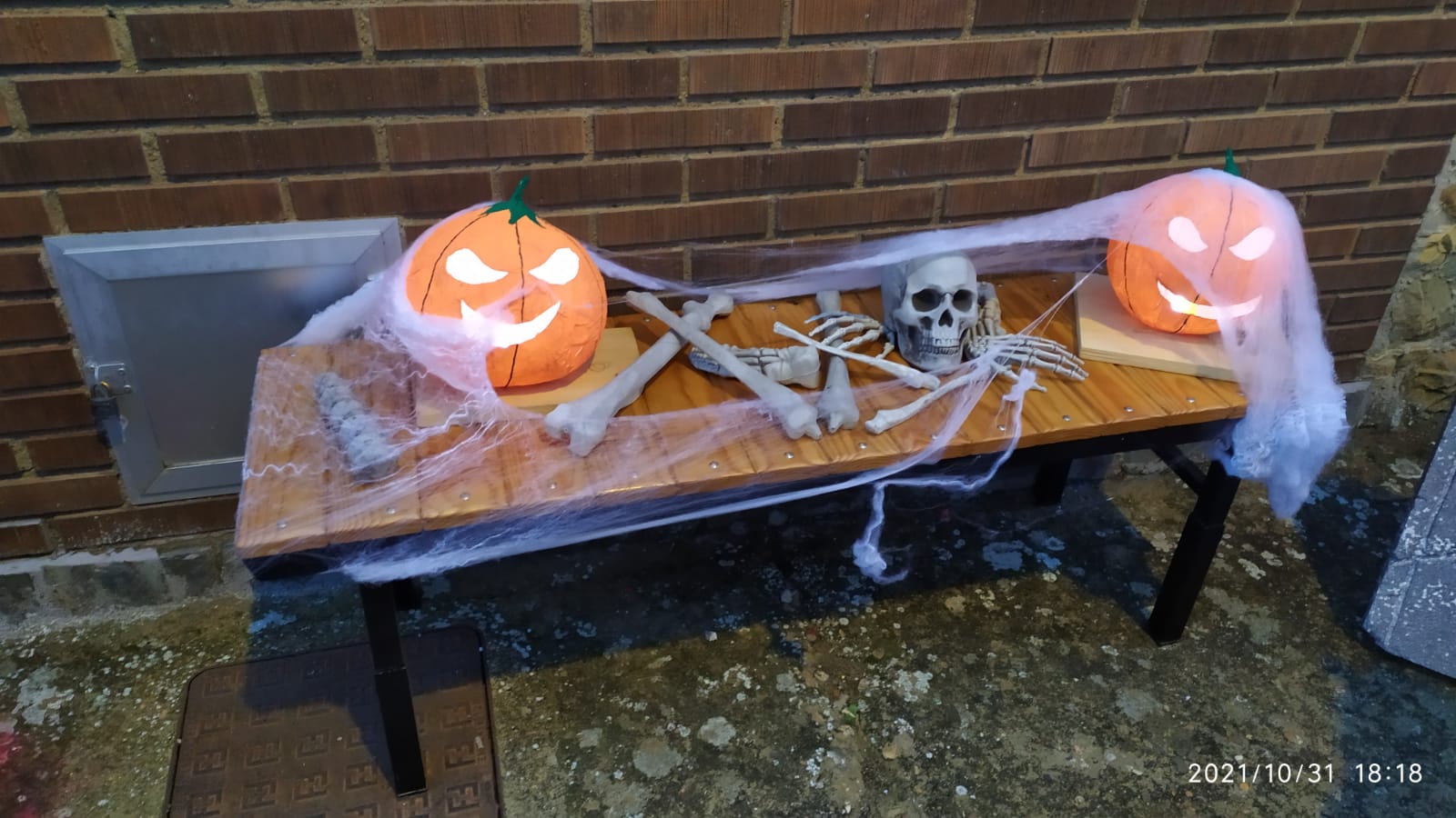 La localidad leonesa celebra la 'terrorífica' fiesta de Halloween con los más pequeños como grandes protagonistas. 