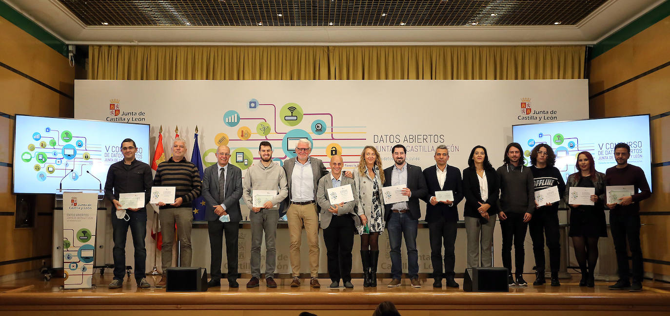 El vicepresidente, portavoz y consejero de Transparencia, Ordenación del Territorio y Acción Exterior de la Junta, Francisco Igea, hace entrega de los premios del V Concurso de Datos Abiertos.