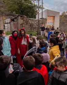 Imagen secundaria 2 - Más de un millas de personas acudieron al Festival de Samhain de Rioscuro durante el puente