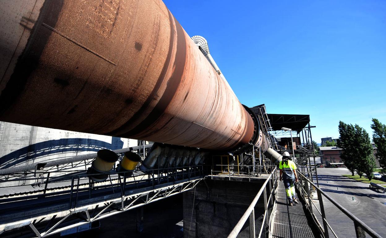 Imagen del horno de la planta de Cementos Cosmos en Toral de los Vados.