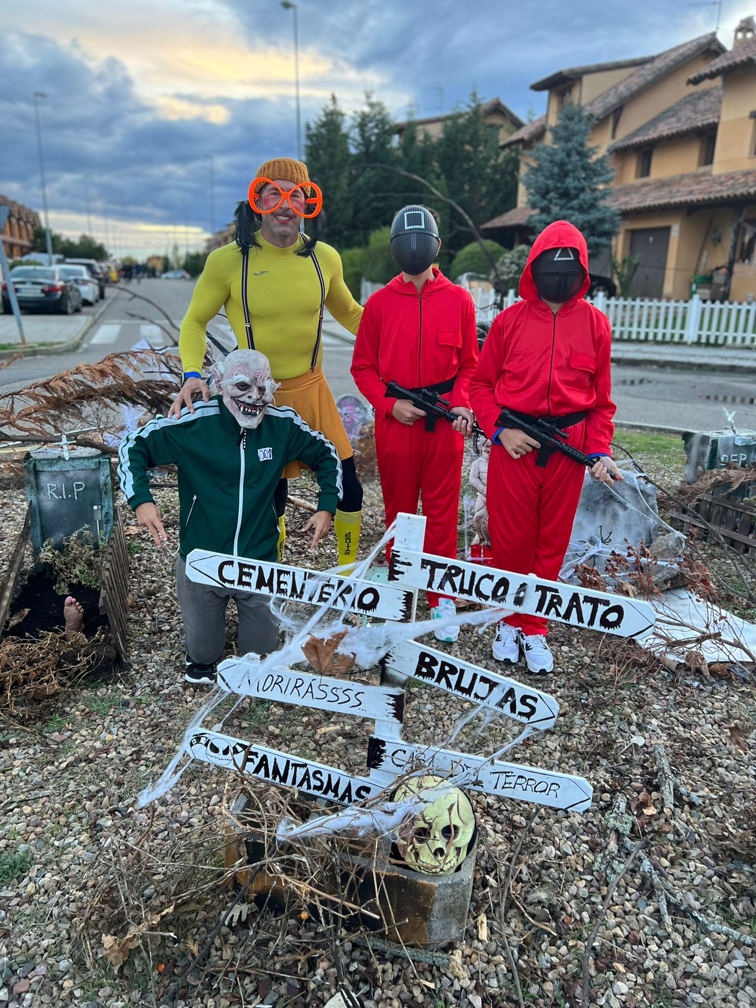 La urbanización leonesa ubicada en las instalaciones del campo de golf de San Miguel del Camino celebra esta 'terrorífica' fiesta. 