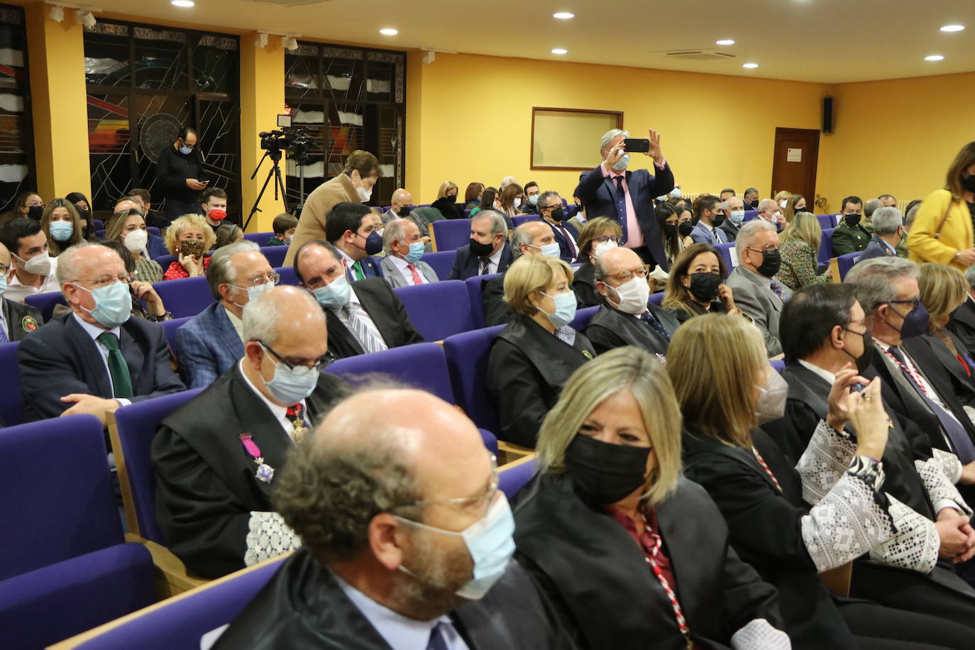 El Albéitar acoge el solemne acto de toma de posesión de la nueva junta de gobierno del Colegio de Abogados de León con Fernando Santocildes como decano.