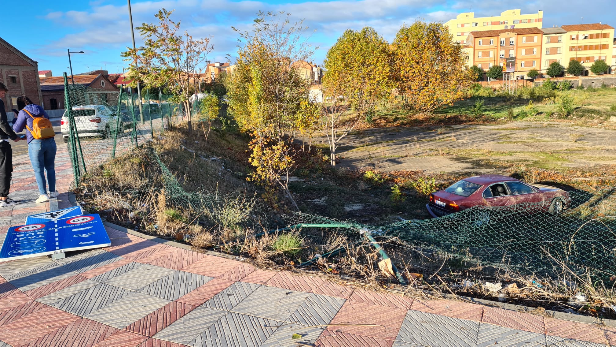 El suceso ocurría esta mañana por circunstancias que se desconocen y en el que se vieron afectados dos jóvenes.