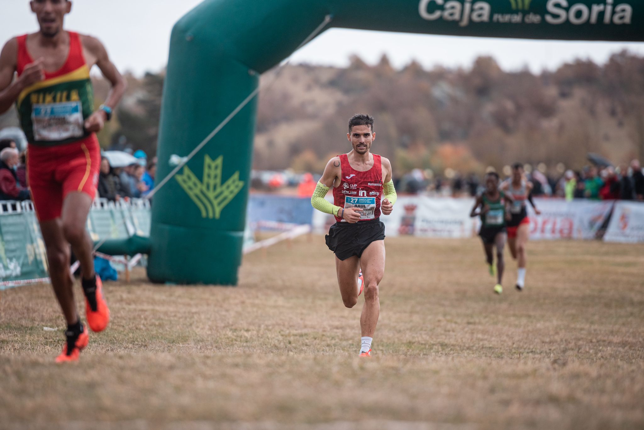 El corredor maragato ha finalizado el Cross Internacional de Donostia en la octava posición, clasificado como el segundo mejor atleta español.