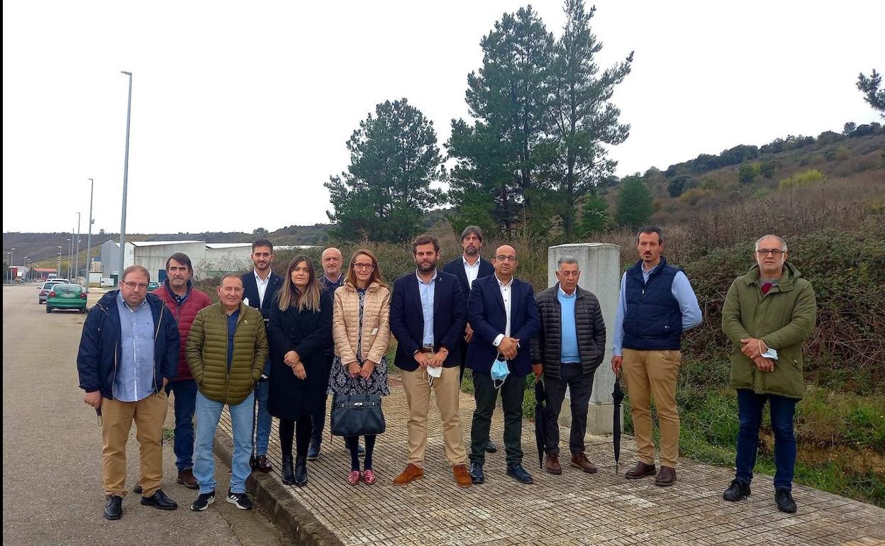 Concentración de protesta de los representantes del PP en el Bierzo Alto. 