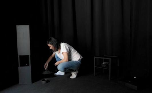 La artista Sara García trabaja en uno de sus proyectos.