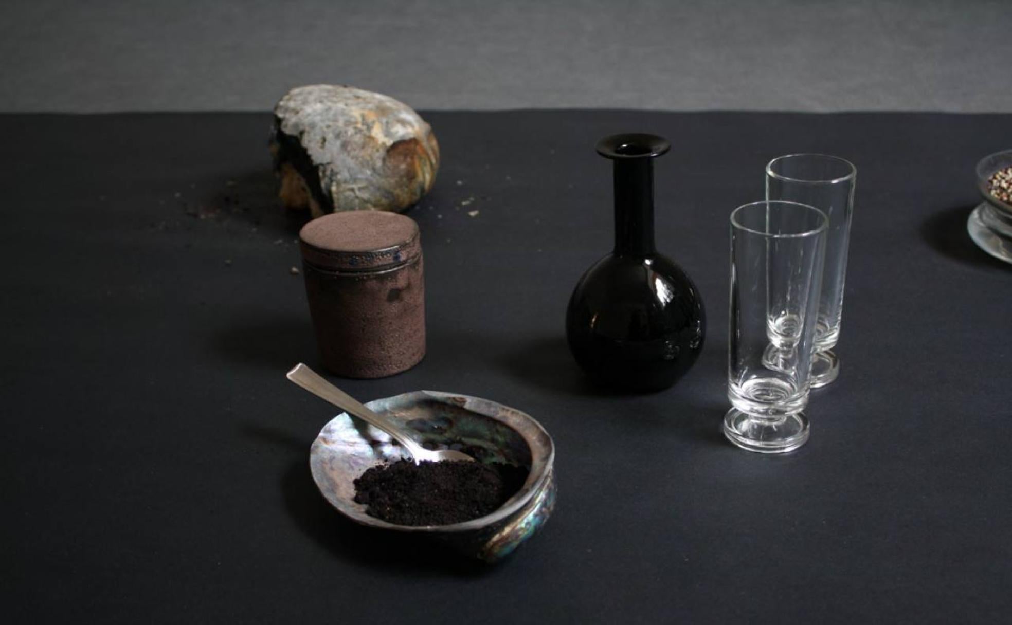 Elementos del proyecto 'Fuegos de alto grado' de la artista asturiana Sara García. 