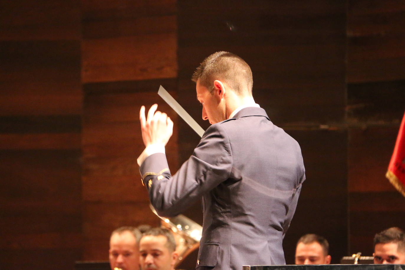 La Unidad de música de la Academia Básica del Aire ha celebrado este miércoles un concierto en honor a Santa Cecilia, patrona de los músicos, con el que el Auditorio ha disfrutado, como siempre, con el repertorio de estos militares