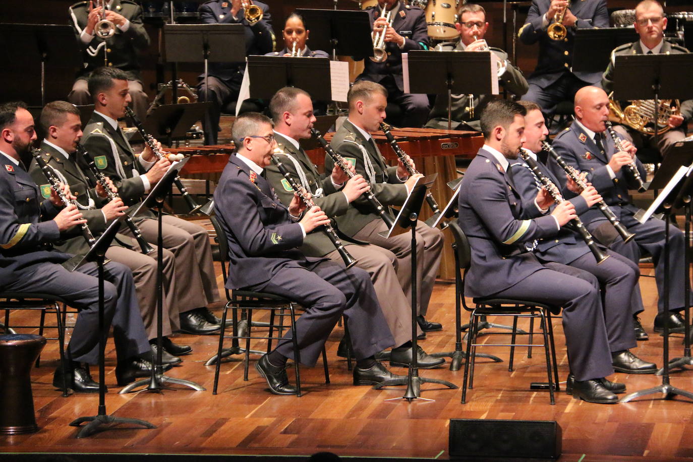 La Unidad de música de la Academia Básica del Aire ha celebrado este miércoles un concierto en honor a Santa Cecilia, patrona de los músicos, con el que el Auditorio ha disfrutado, como siempre, con el repertorio de estos militares