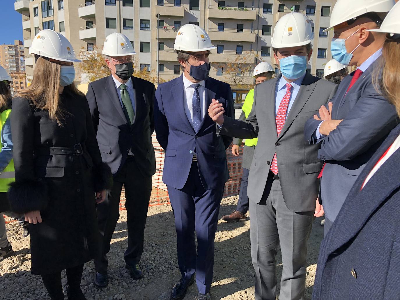 El presidente de la Junta de Castilla y León, Alfonso Fernández Mañueco, visita las obras del Conservatorio Profesional de Música de León. Junto a él, el consejero de Fomento, Juan Carlos Suárez-Quiñones y la delegada territorial de la Junta, Ester Muñoz.