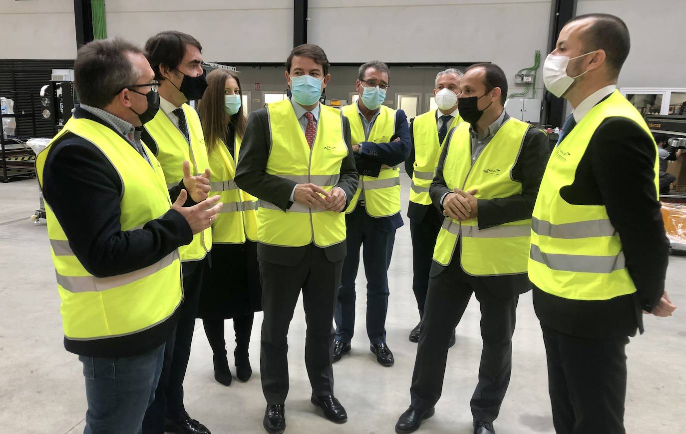 El presidente de la Junta de Castilla y León, Alfonso Fernández Mañueco, visita las obras del Conservatorio Profesional de Música de León. Junto a él, el consejero de Fomento, Juan Carlos Suárez-Quiñones y la delegada territorial de la Junta, Ester Muñoz.